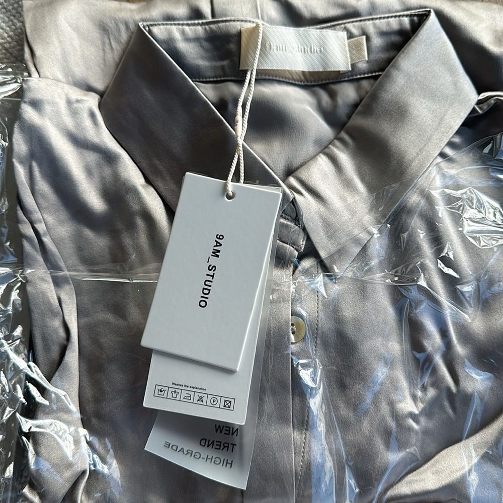 9. AM ⏰ Silk blouse & trousers set - Picture 5 of 5